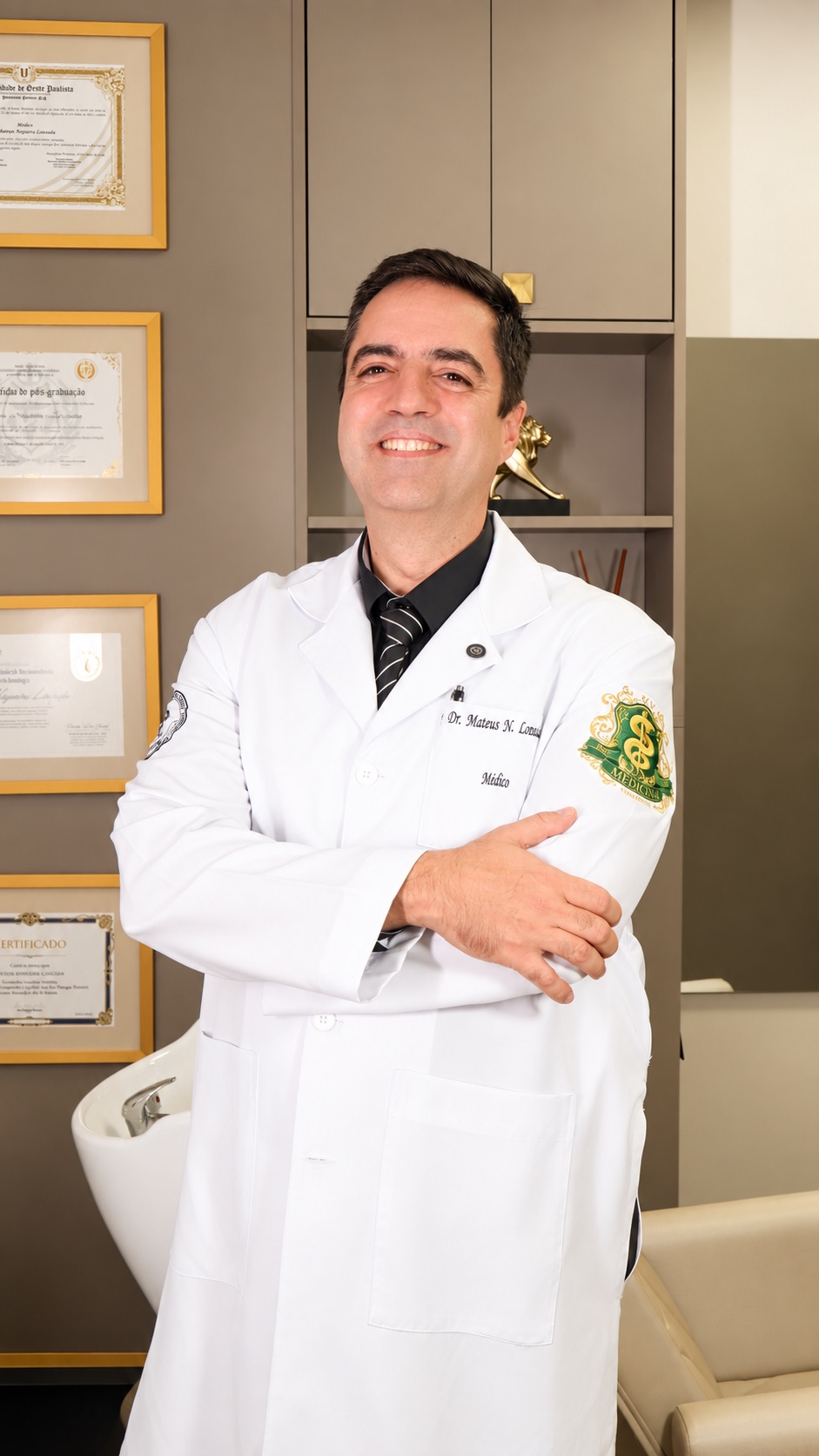 Dr. Mateus Louzada no consultório